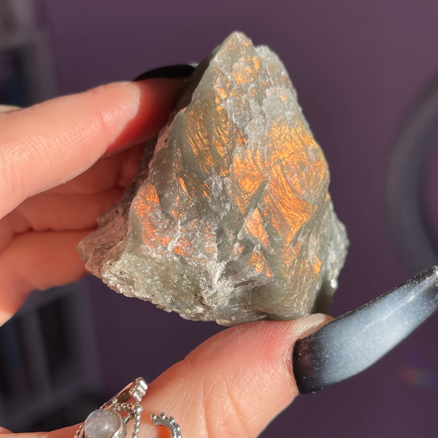 raw/rough labradorite (sunset flash)