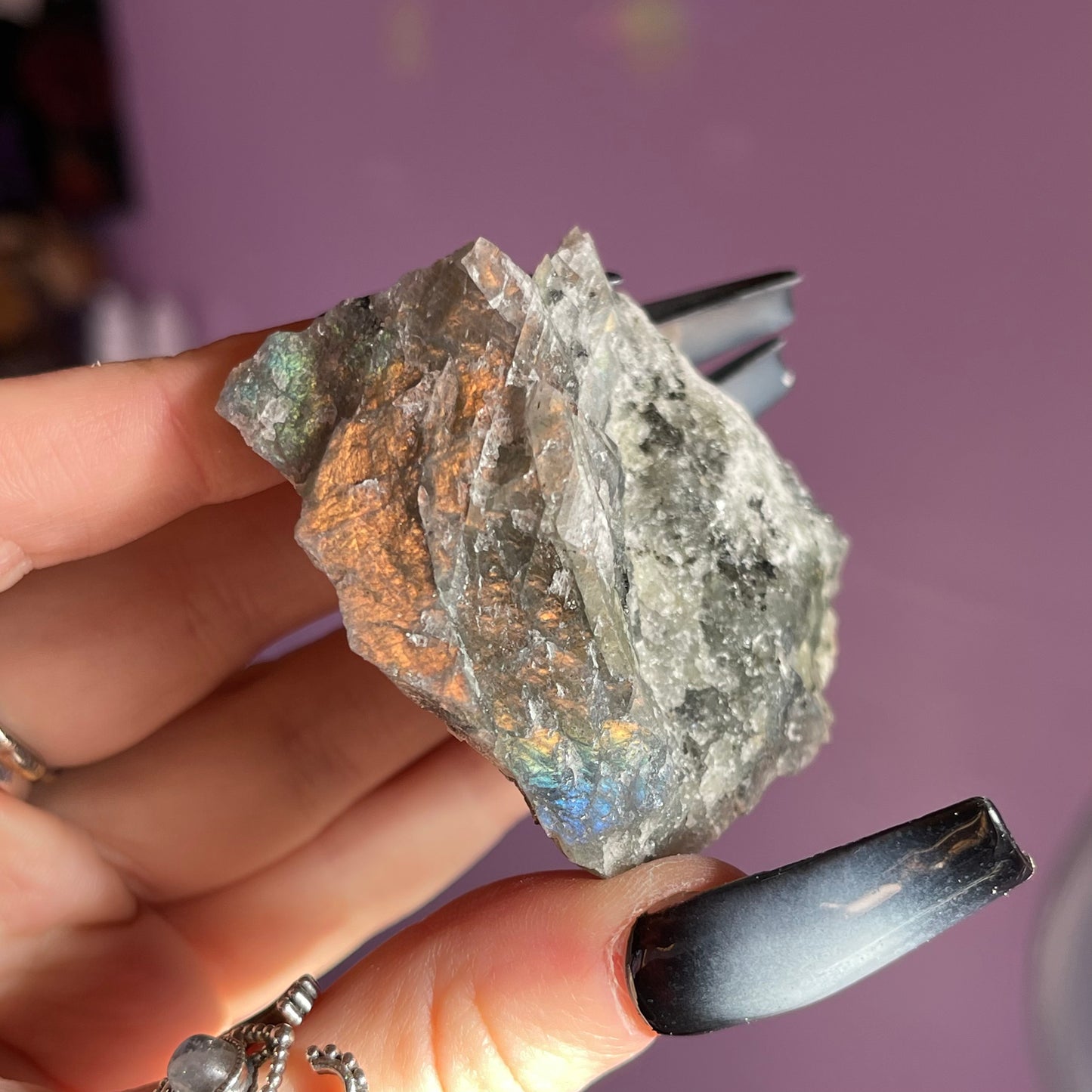 raw/rough labradorite (sunset flash)