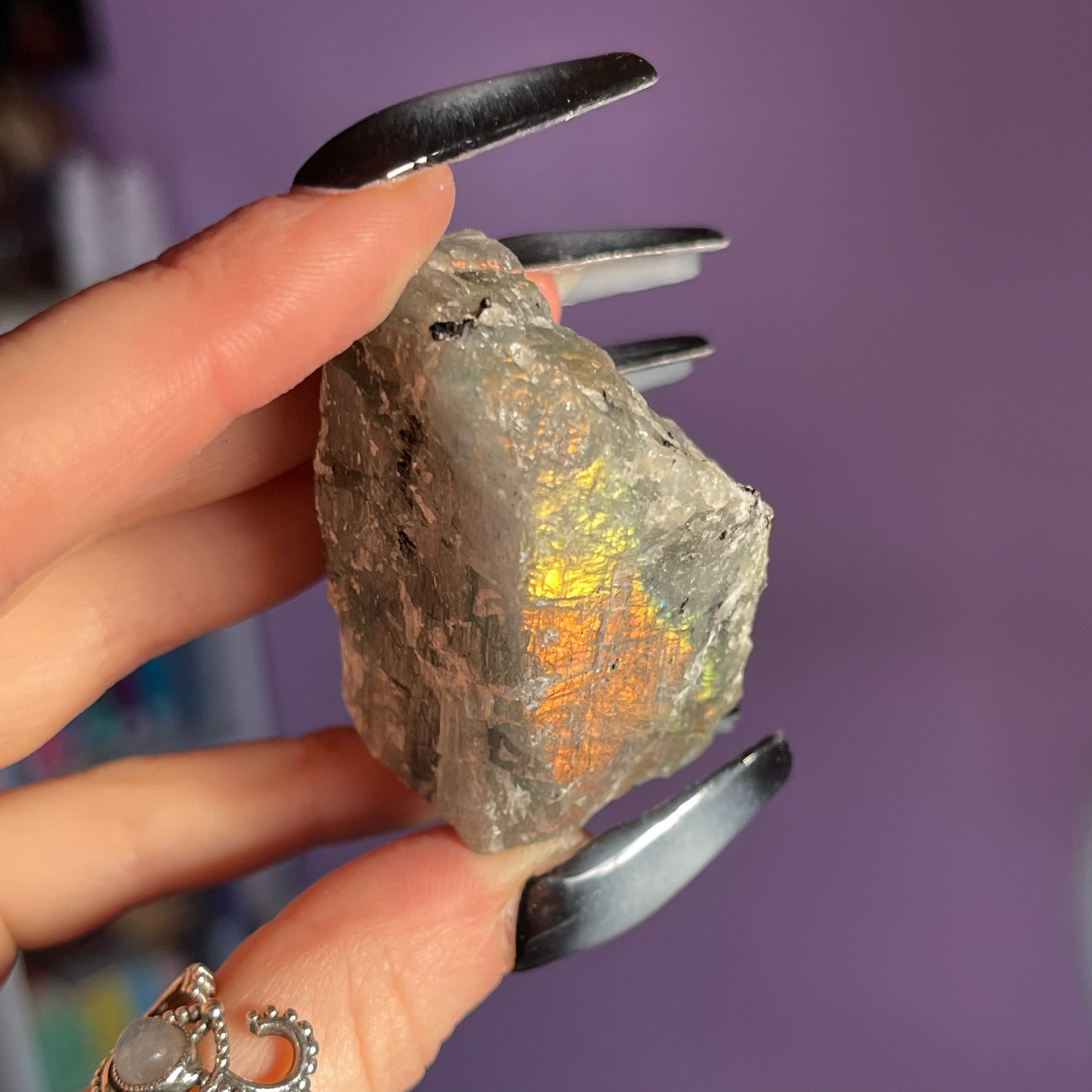 raw/rough labradorite (sunset flash)